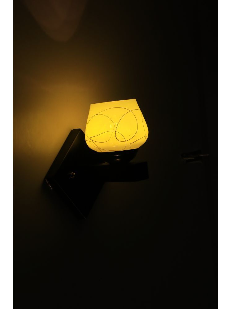     			VAGalleryKing Yellow Up Light Wall Lamp ( Pack of 1 )