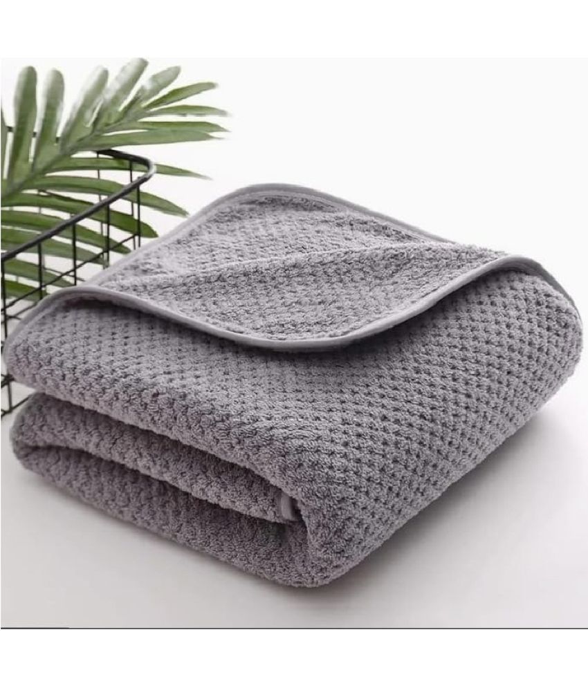     			BLUE HOME AND KITCHEN Pack of 1 Microfibre Below 300 -GSM Bath Towel ( Light Grey )