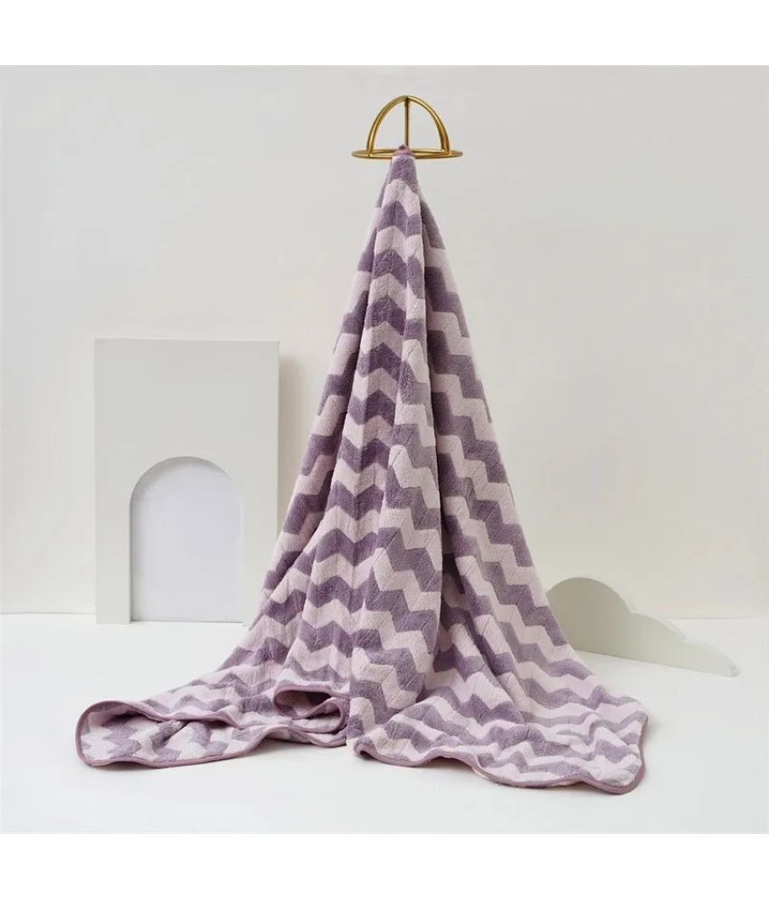     			Vyakom Pack of 1 Microfibre 500 -GSM Bath Towel ( Lavender )