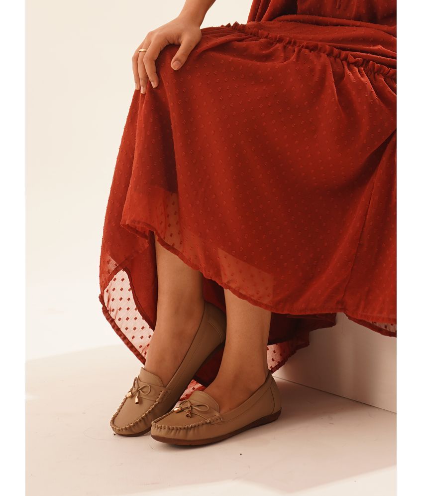     			JM Looks Beige Women's Loafers