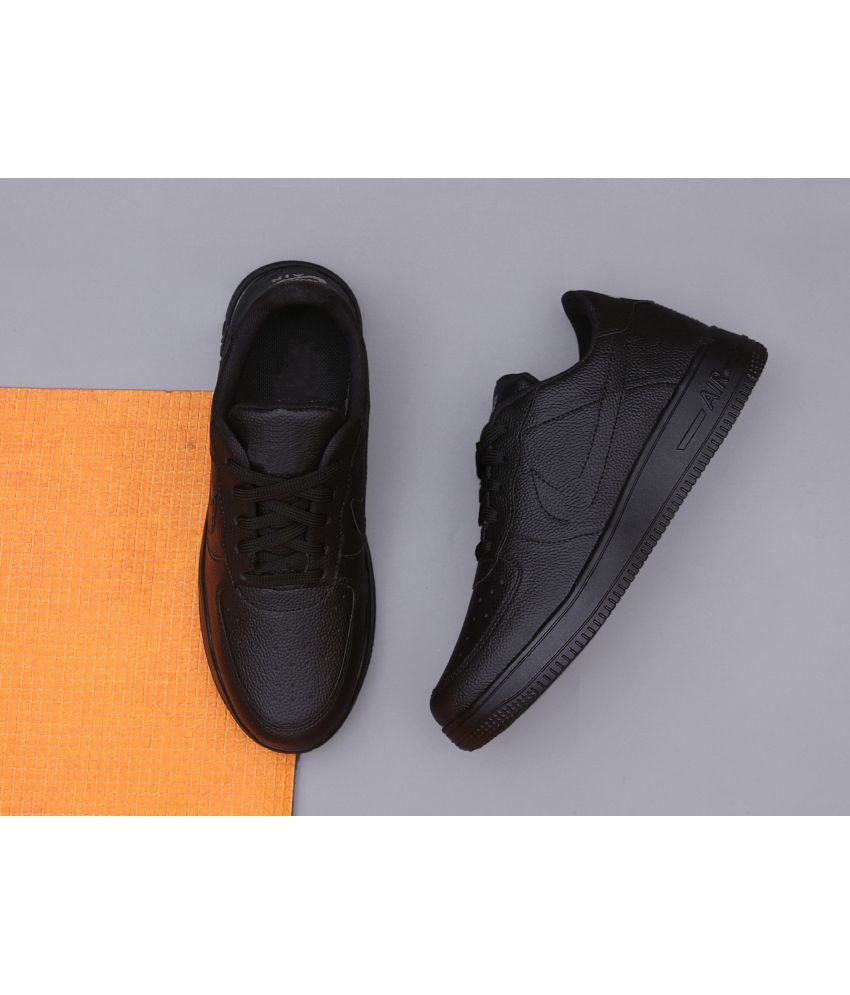     			WOYAK N Seackers Black Men's Sneakers