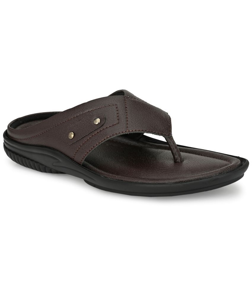 walker chappal price