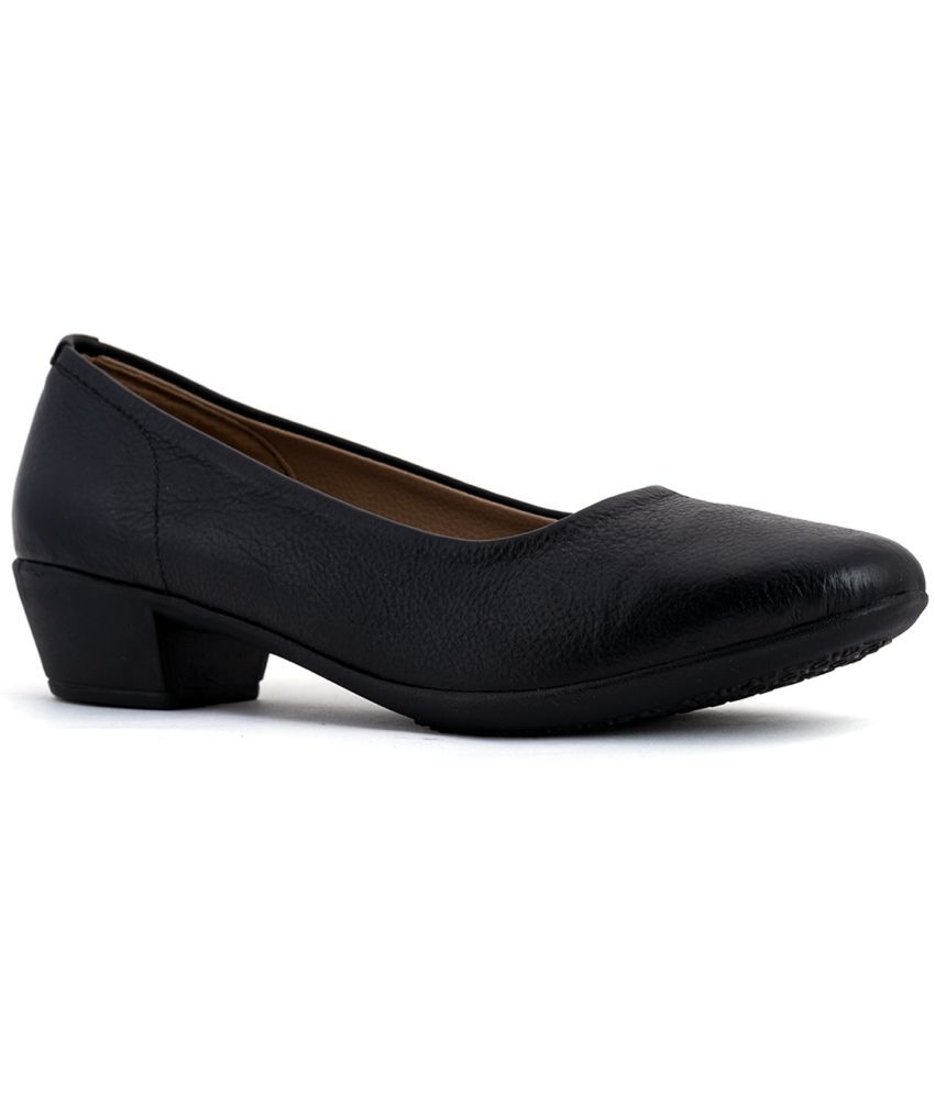     			KHADIM Black Ballerinas