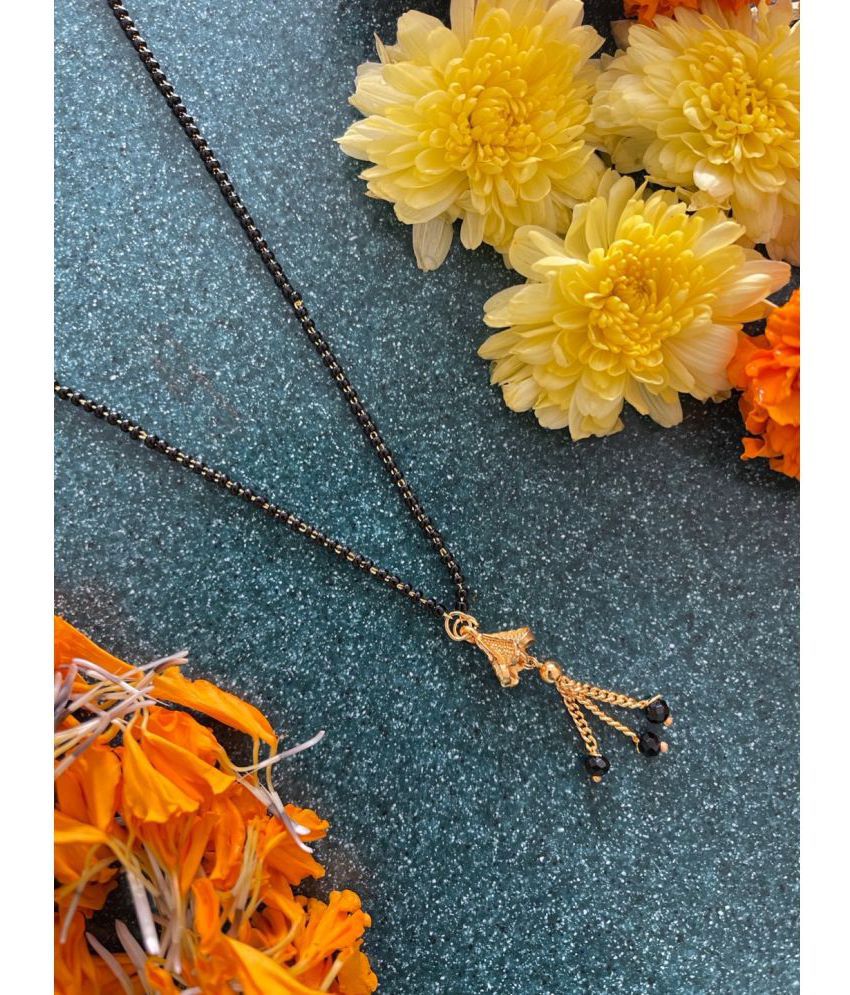     			Short Mangalsutra Designs Gold Plated Necklace Flower Design Latkan Pendant black beads chain simple Gold Mangalsutra Latest Designs For Women (20 Inches)