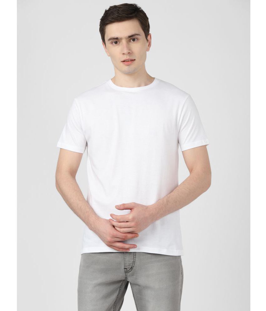     			UrbanMark Men Regular Fit Round Neck Half Sleeves Biowash Solid T Shirt-White