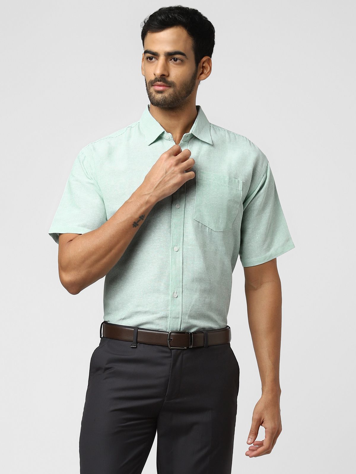     			DESHBANDHU DBK - Green Cotton Regular Fit Men's Casual Shirt (Pack of 1 )