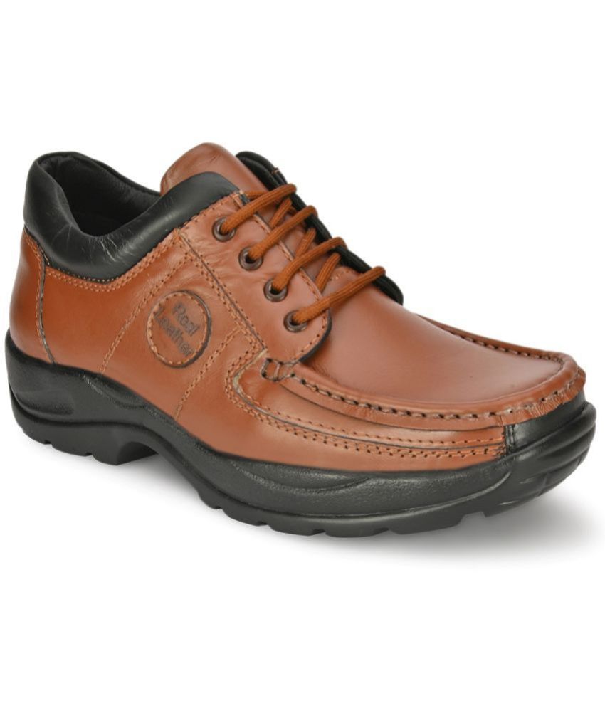     			Fashion Victim - Brown Men's Trekking Shoes