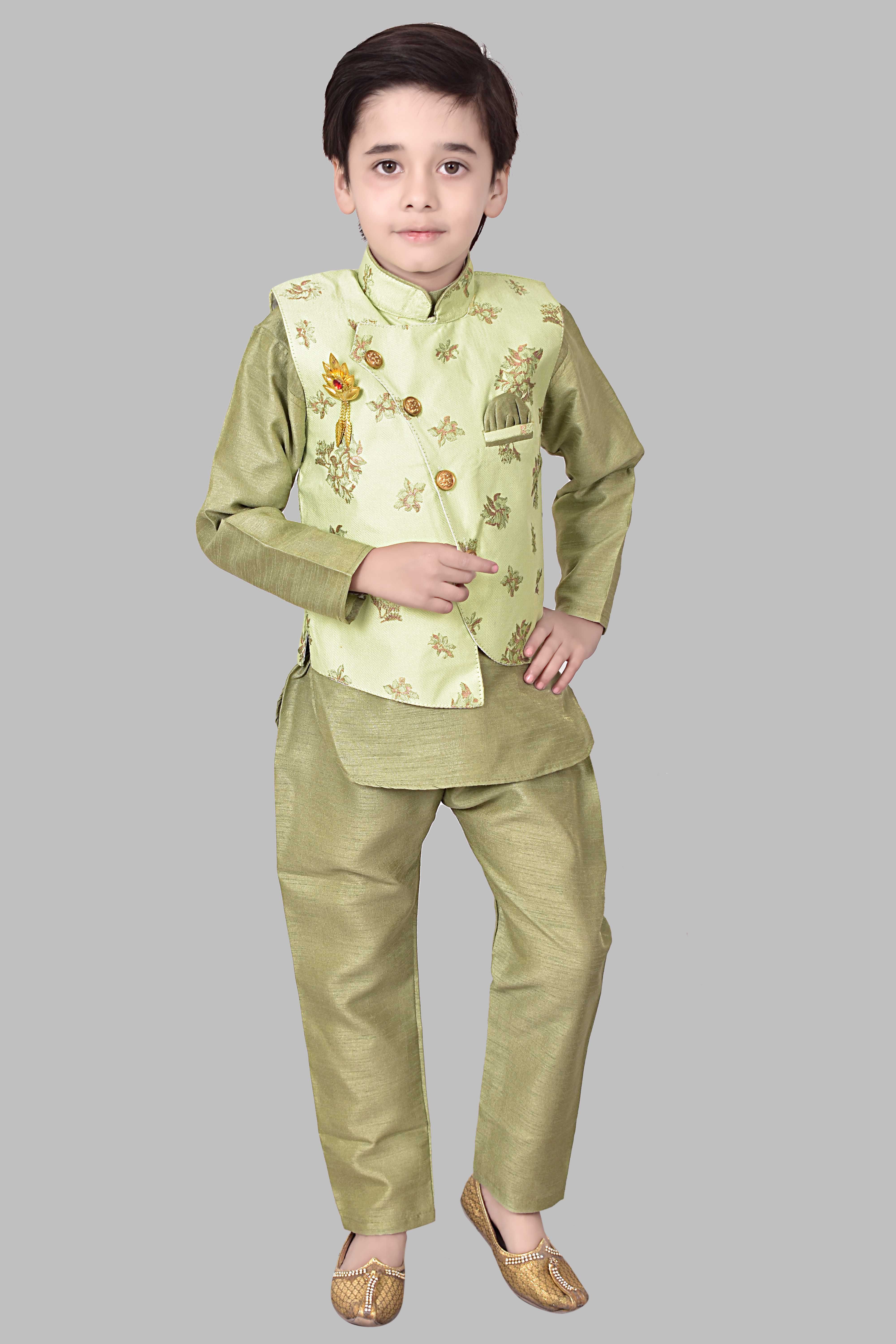    			Arshia Fashions - Green Silk Blend Boys Indo Western Kurta & Pajama with Jacket Set ( Pack of 1 )