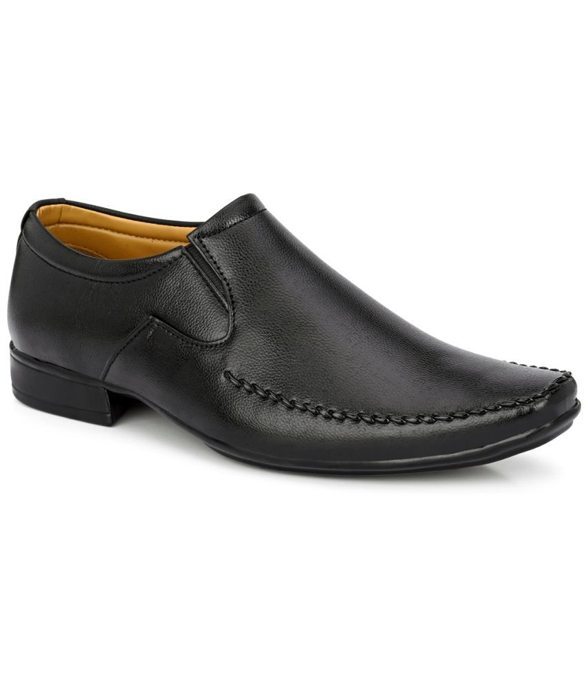     			Kwiclo - Black Men's Slip On Formal Shoes