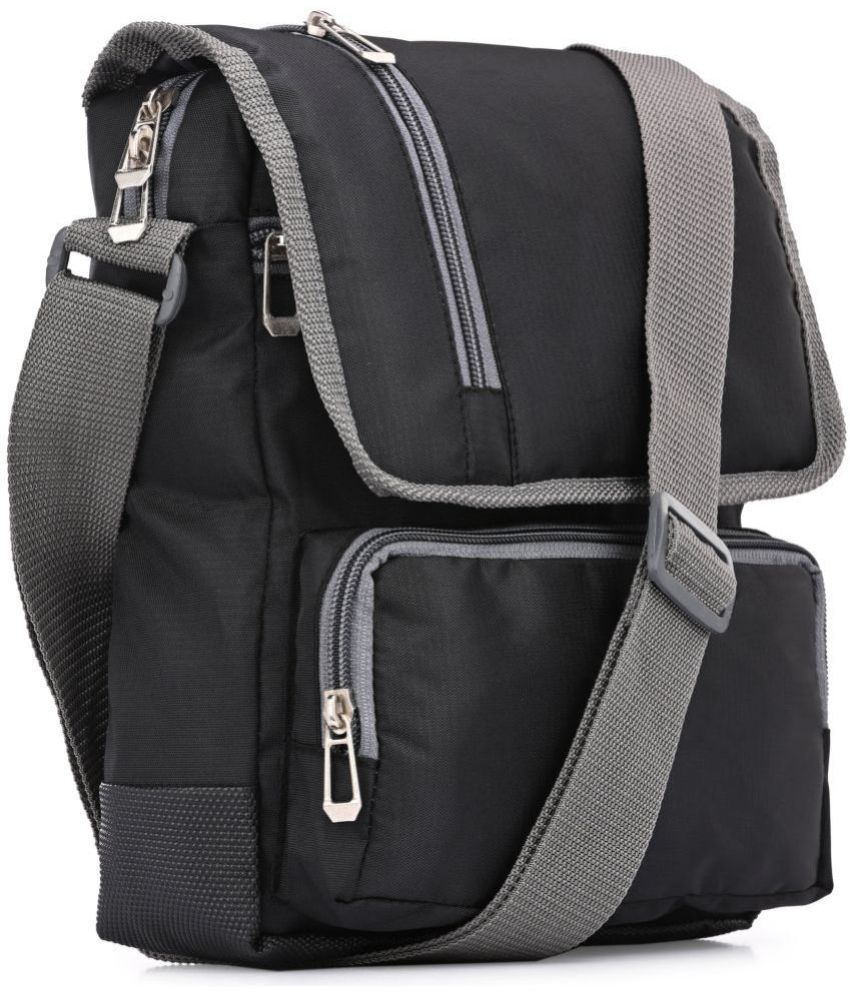    			ShoeRise - Black Solid Messenger Bag
