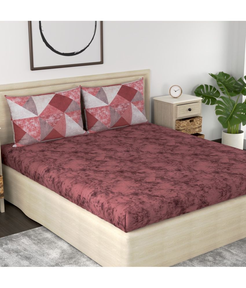     			Huesland Cotton Textured Double Bedsheet with 2 Pillow Covers - Red