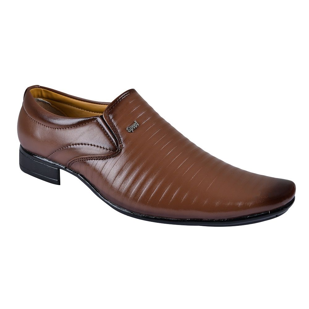     			Kwiclo - Brown Men's Slip On Formal Shoes