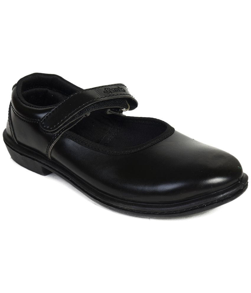     			Ajanta - Black Girl's School Shoes ( 1 Pair )