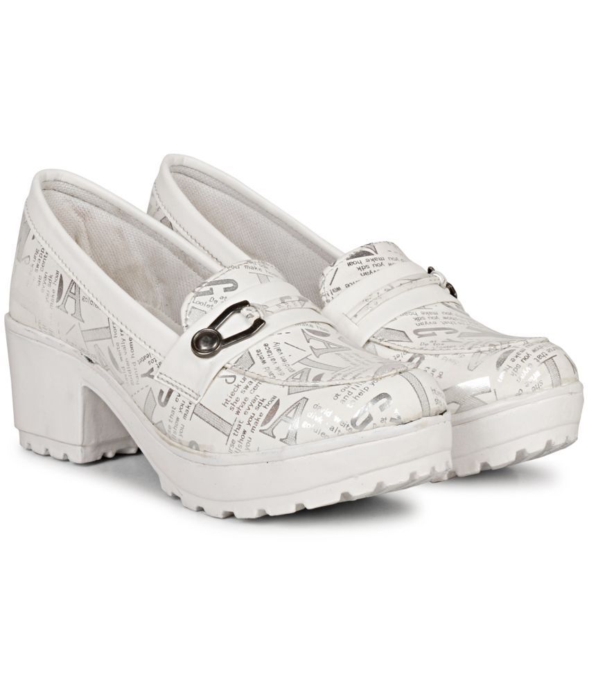     			Ishransh - White Women's Pumps Heels