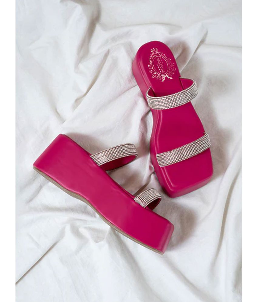     			Shoetopia Retro Style Pink Platform Heels & Girls