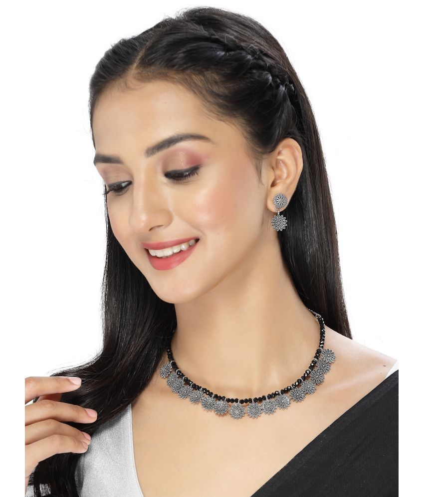     			Sukkhi Silver Alloy Necklace Set ( Pack of 1 )