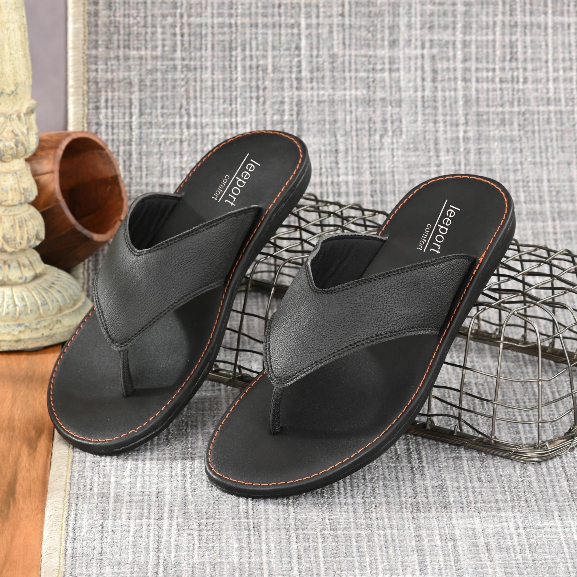     			Leeport Black Flip Flops