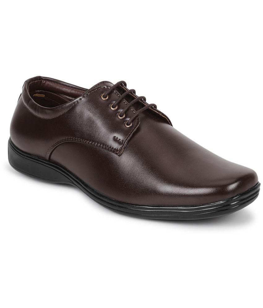     			UrbanMark - Brown Men's Derby Formal Shoes