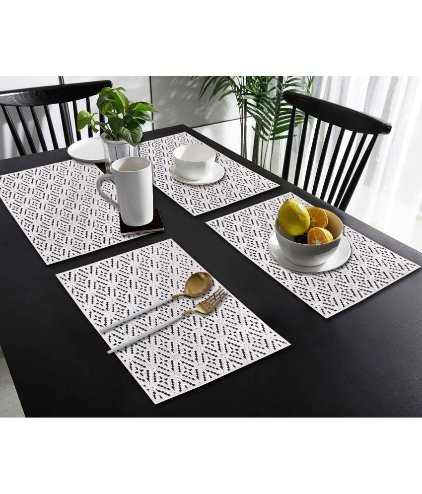     			PVC Geometric Printed Rectangle Table Mats ( 45 cm x 30 cm ) Pack of 4 - Silver