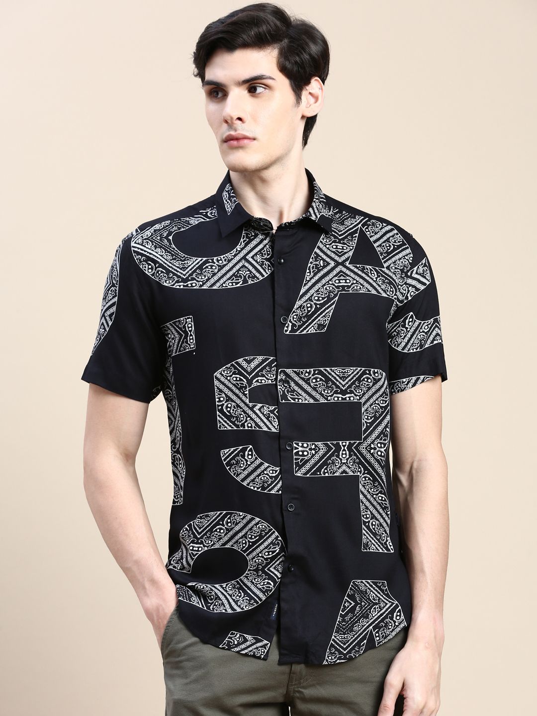     			Showoff Cotton Blend Regular Fit Printed Half Sleeves Men's Casual Shirt - Black ( Pack of 1 )