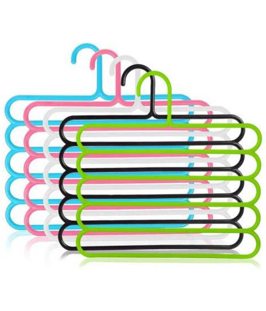     			dust n shine Plastic Standard Clothes Hangers ( Pack of 6 )