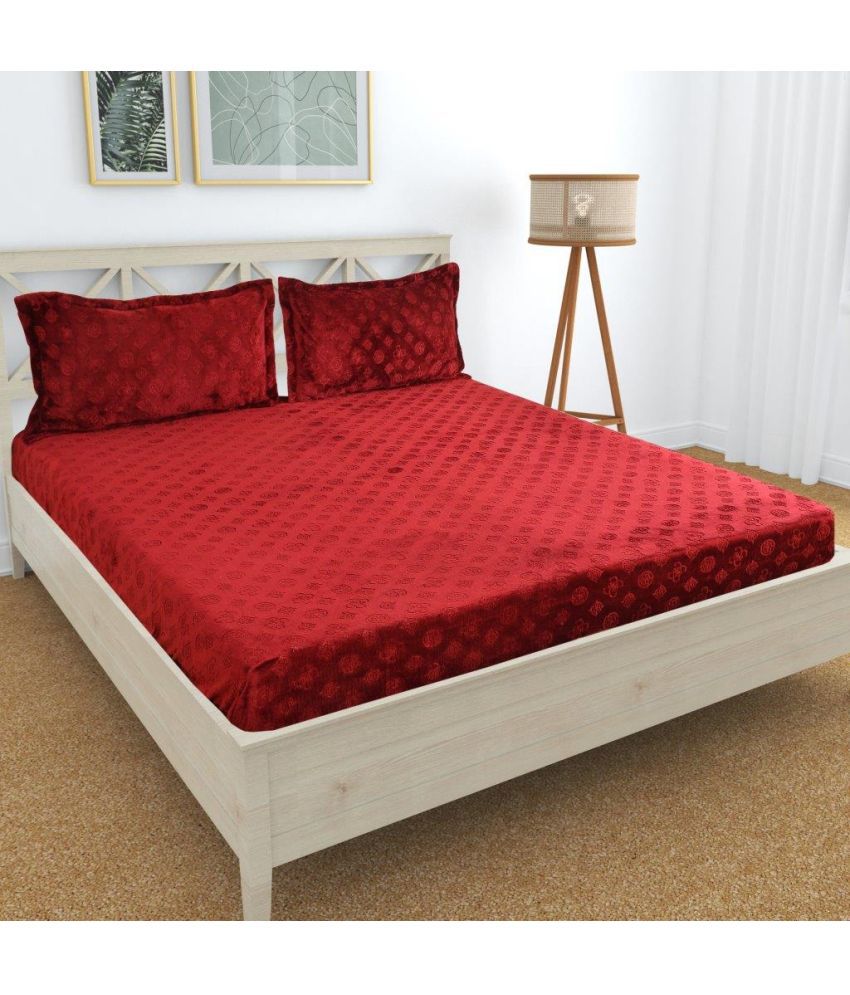     			HIDECOR Woollen Abstract Double Bedsheet with 2 Pillow Covers - Maroon
