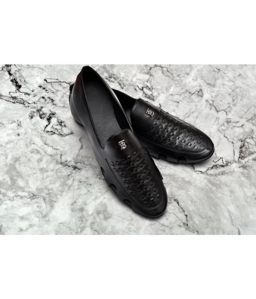     			Akiko Black Men's Mojaris