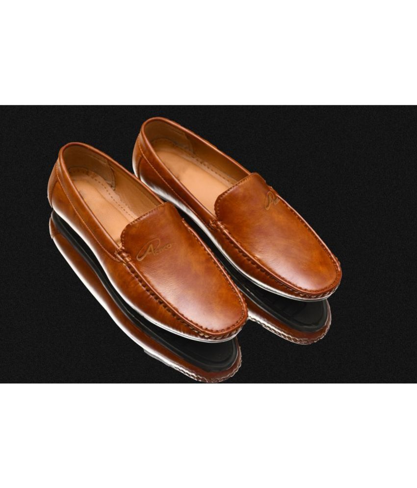     			Akiko Tan Men's Slip on