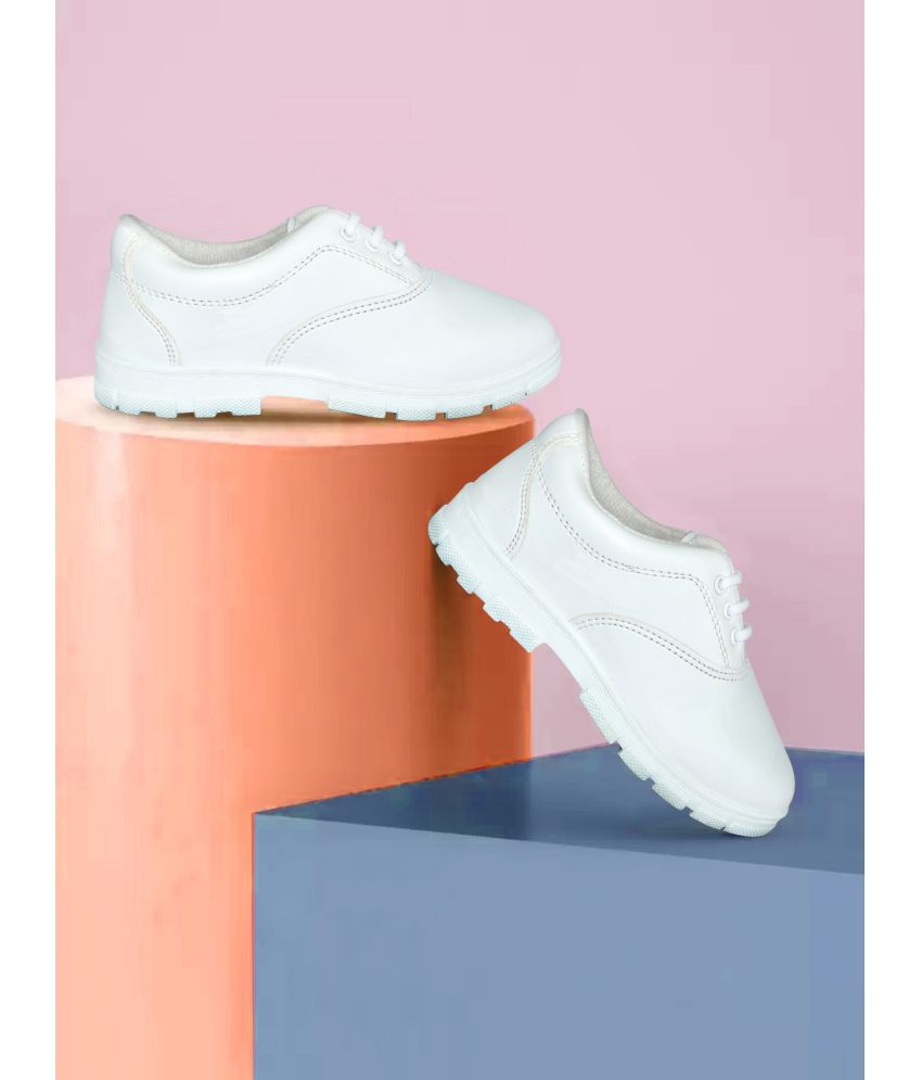     			Ajanta - White Boy's School Shoes ( 1 Pair )