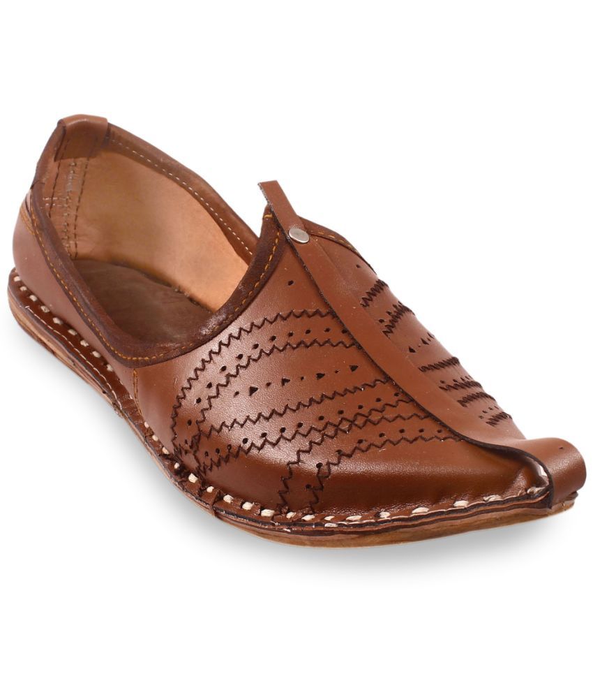     			Apratim Brown Men's Jutti