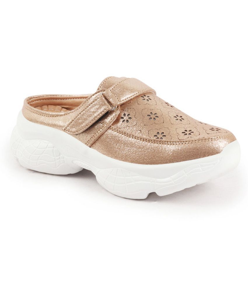     			Fausto Gold Women's Sneakers