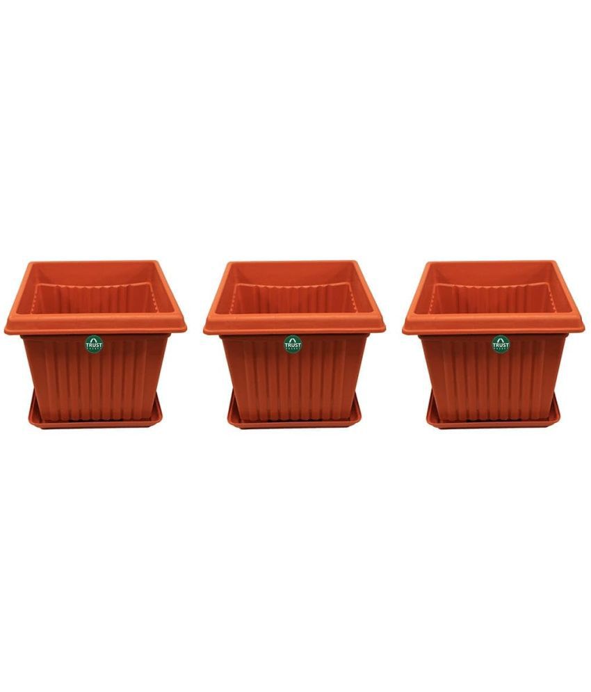     			TrustBasket 6 inch Square Plastic Planter with Saucer - Set of 3