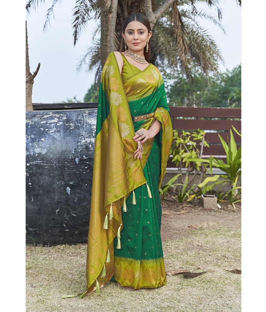     			ELITE WEAVES Silk Woven Saree With Blouse Piece - Green ( Pack of 1 )