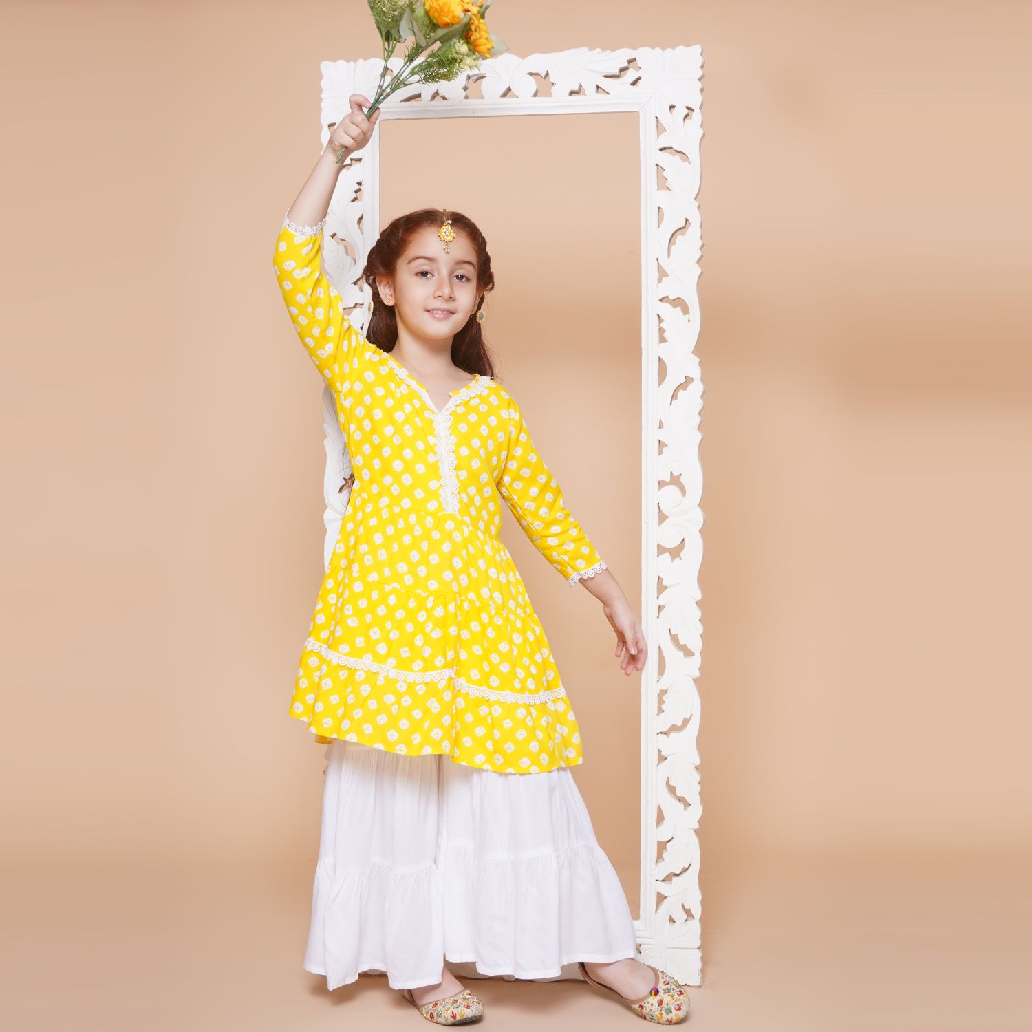     			Arshia Fashions Girls Cotton Blend Kurta and Sharara Set ( Pack of 1 , Yellow )