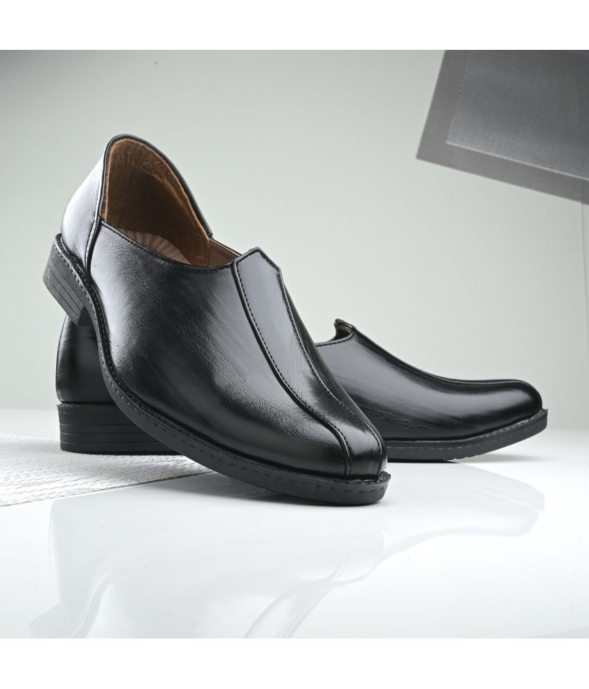     			John Karsun Black Men's Mojaris