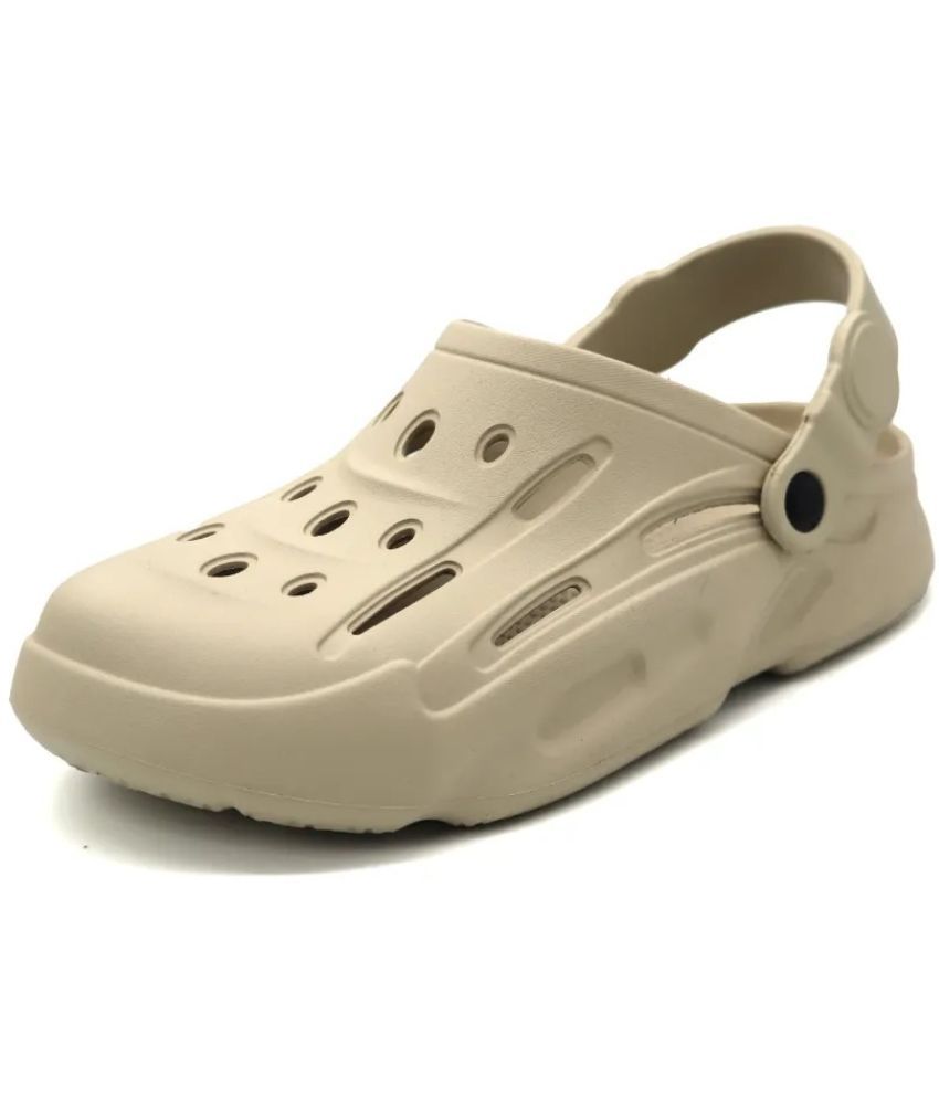     			Svaar - Beige Men's Clogs