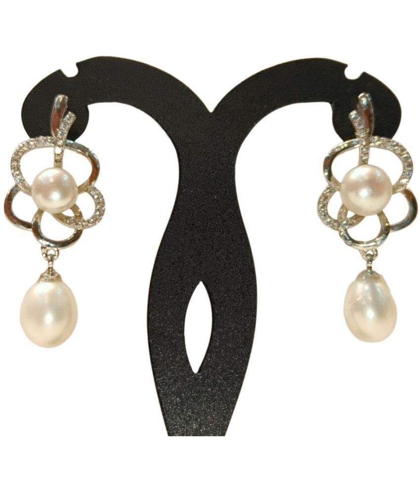     			Mannatraj Pearls & Jewellers White Danglers Earrings ( Pack of 1 )
