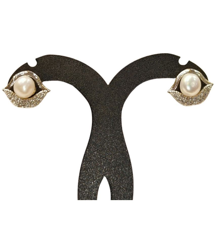     			Mannatraj Pearls & Jewellers White Stud Earrings ( Pack of 1 )