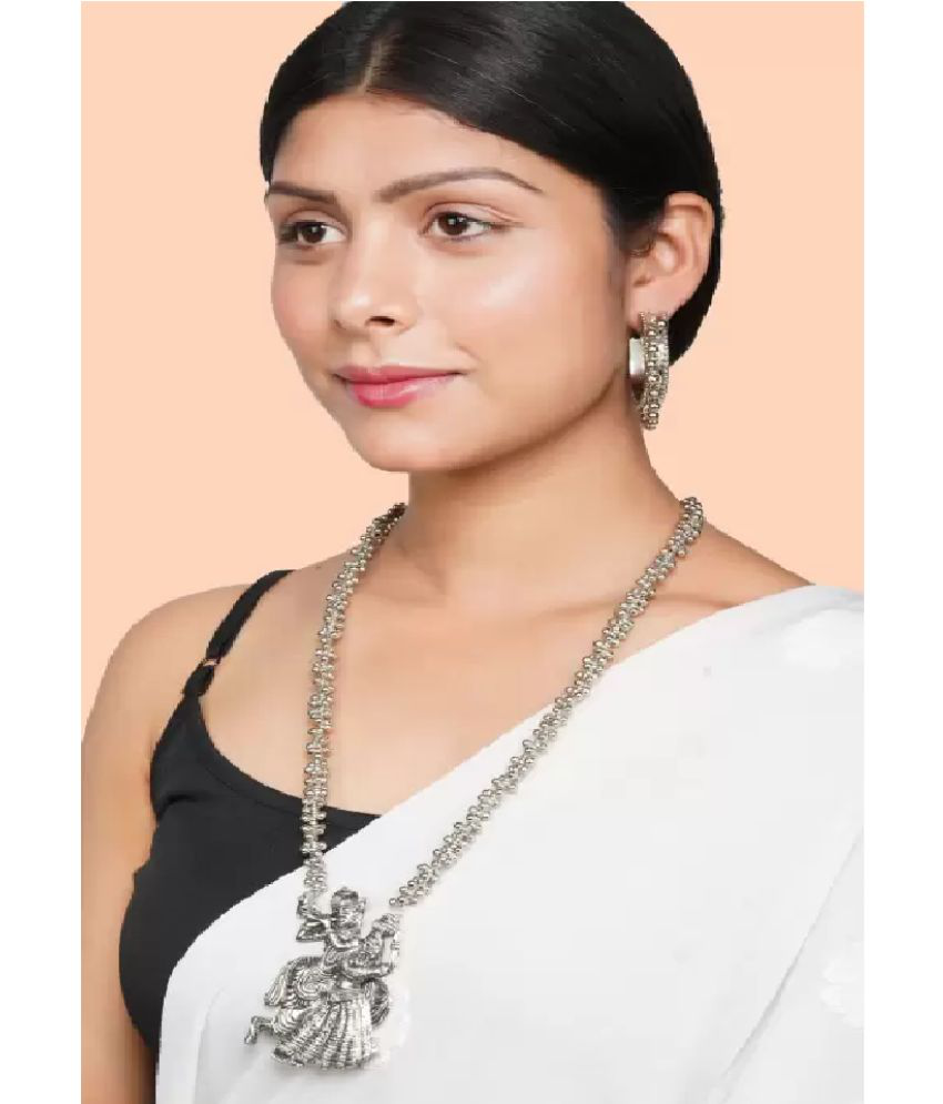     			PUJVI Silver Alloy Necklace Set ( Pack of 1 )