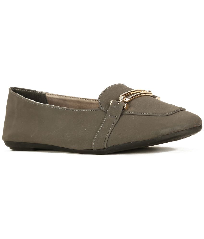     			Bata Olive Women's Loafers