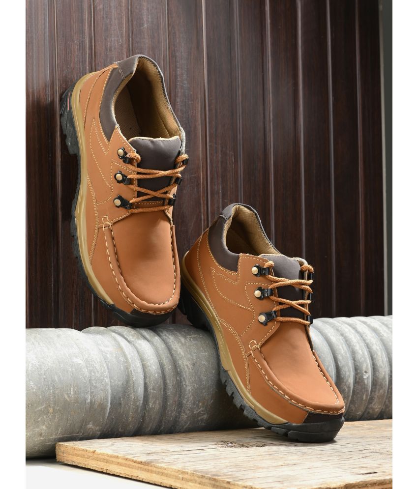     			Bucik Tan Men's Trekking Shoes