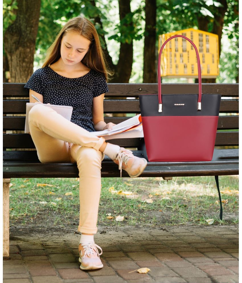     			Snappy Maroon PU Shoulder Bag