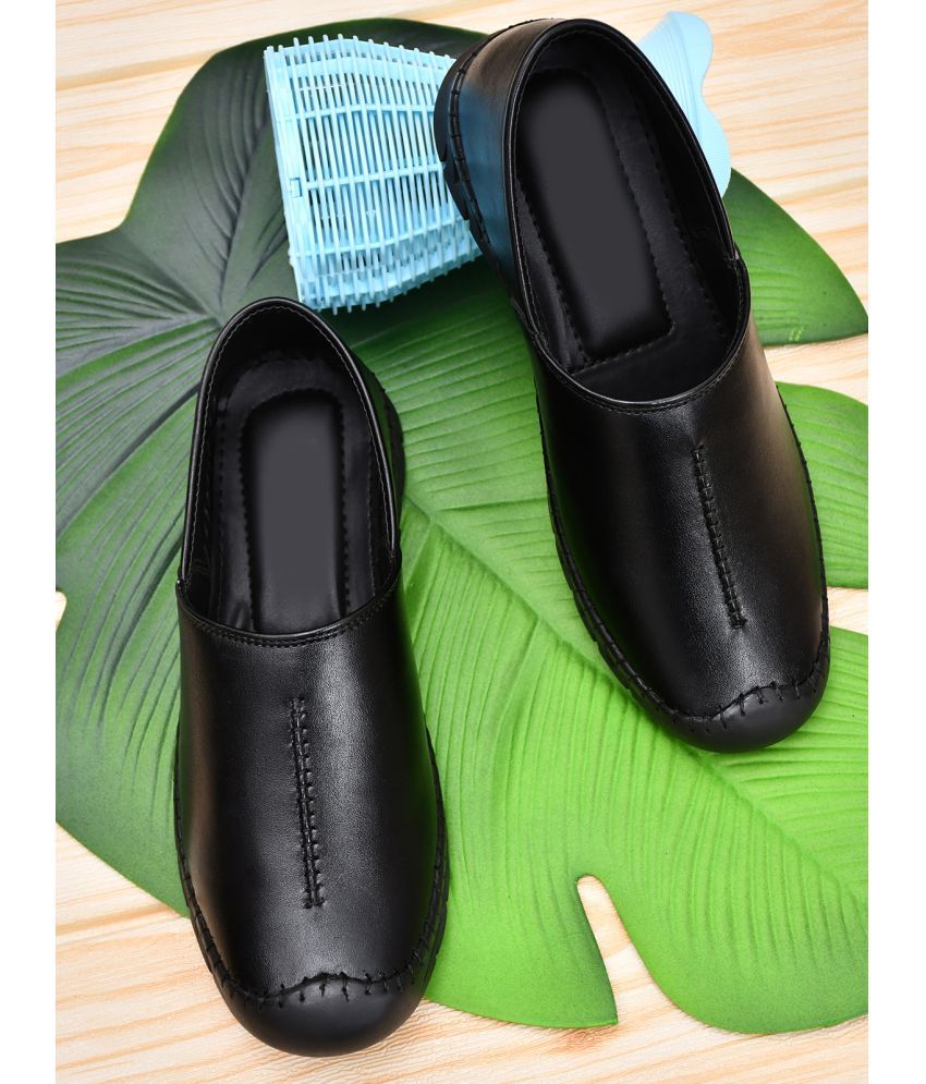     			Akiko Black Men's Jutti