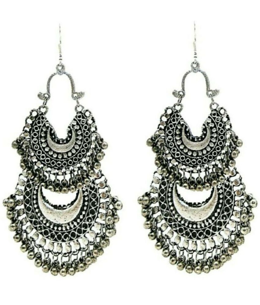     			Samridhi DC Silver Chandbalis Earrings ( Pack of 1 )