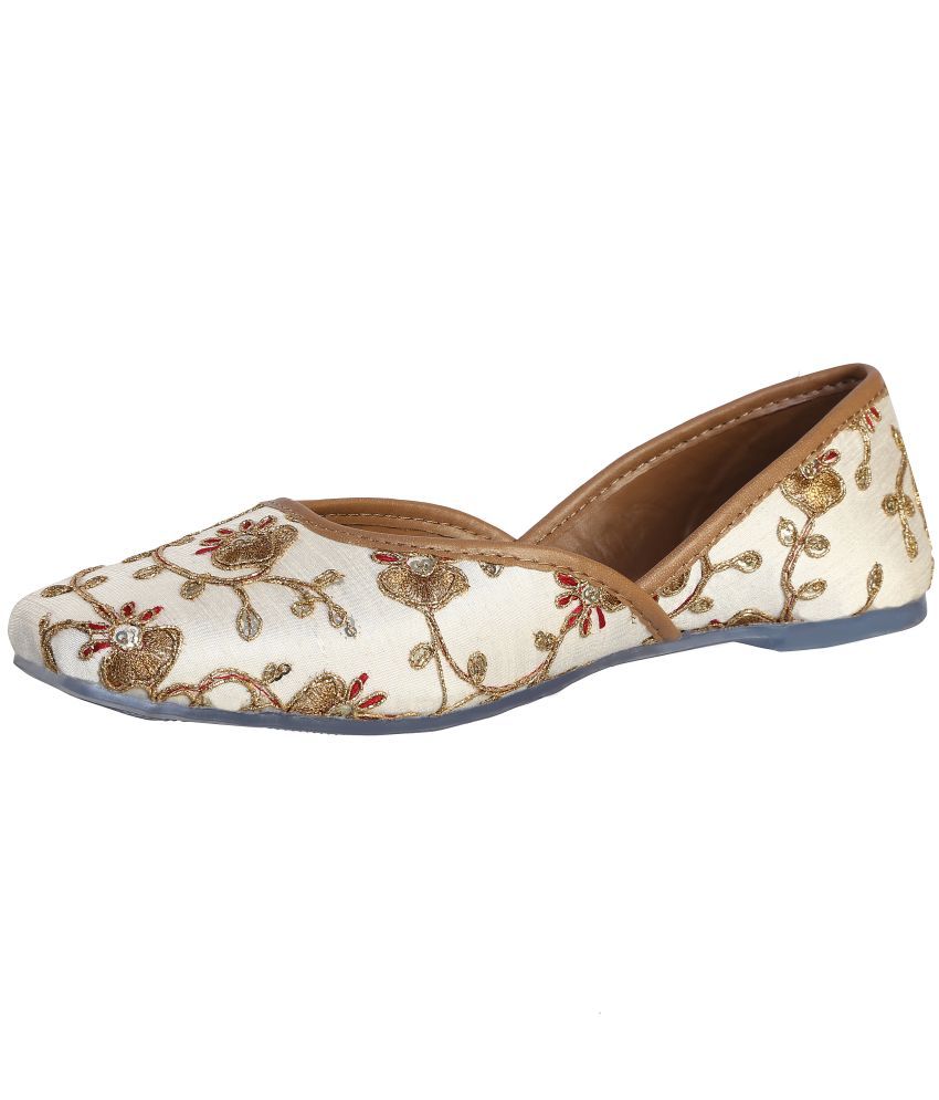     			Catbird Cream Women's Juttis