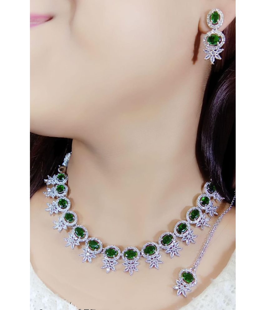     			Ladymania Green Alloy Necklace Set ( Pack of 1 )