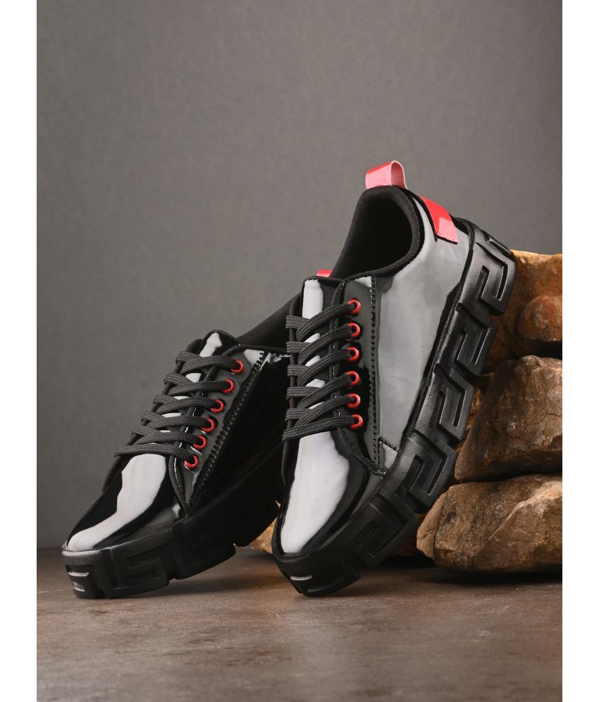     			Xtoon black Men's Outdoor Shoes