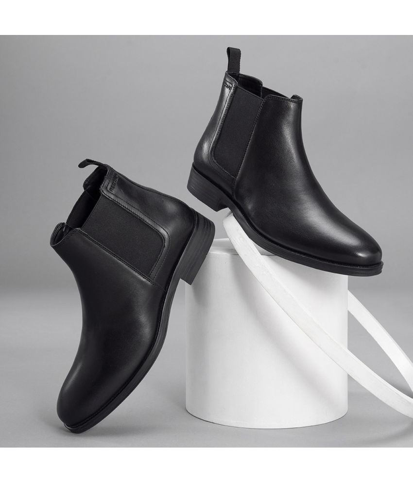     			Red Tape Black Men's Chelsea Boots