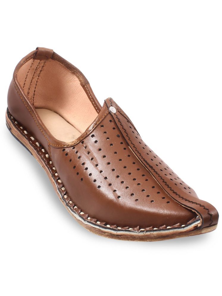     			Apratim Brown Men's Jutti