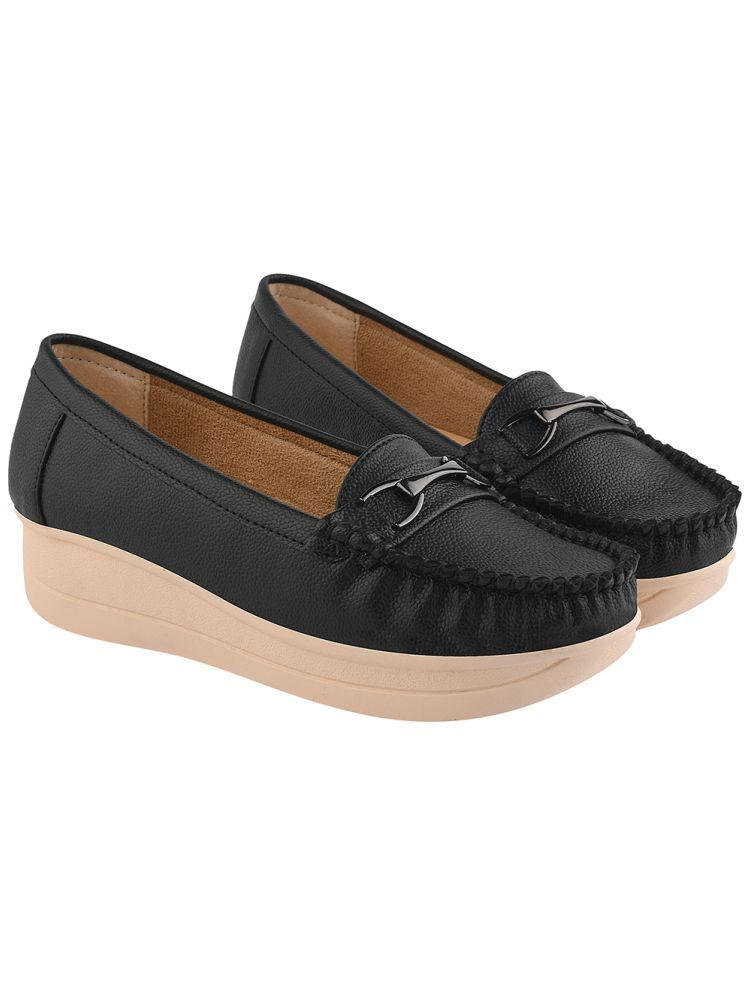     			Shoetopia Black Women's Loafers